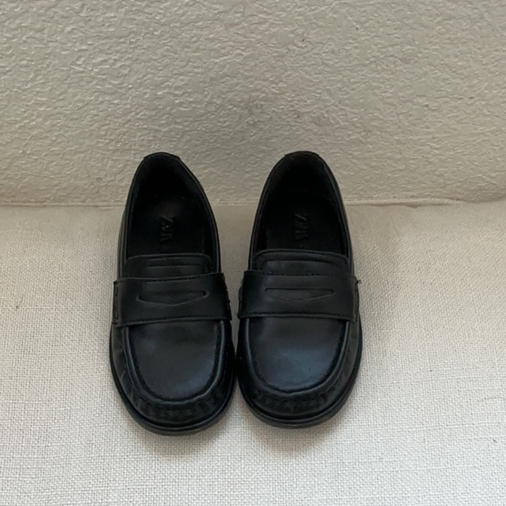 Zara Little Girl’s Black Loafers size 24